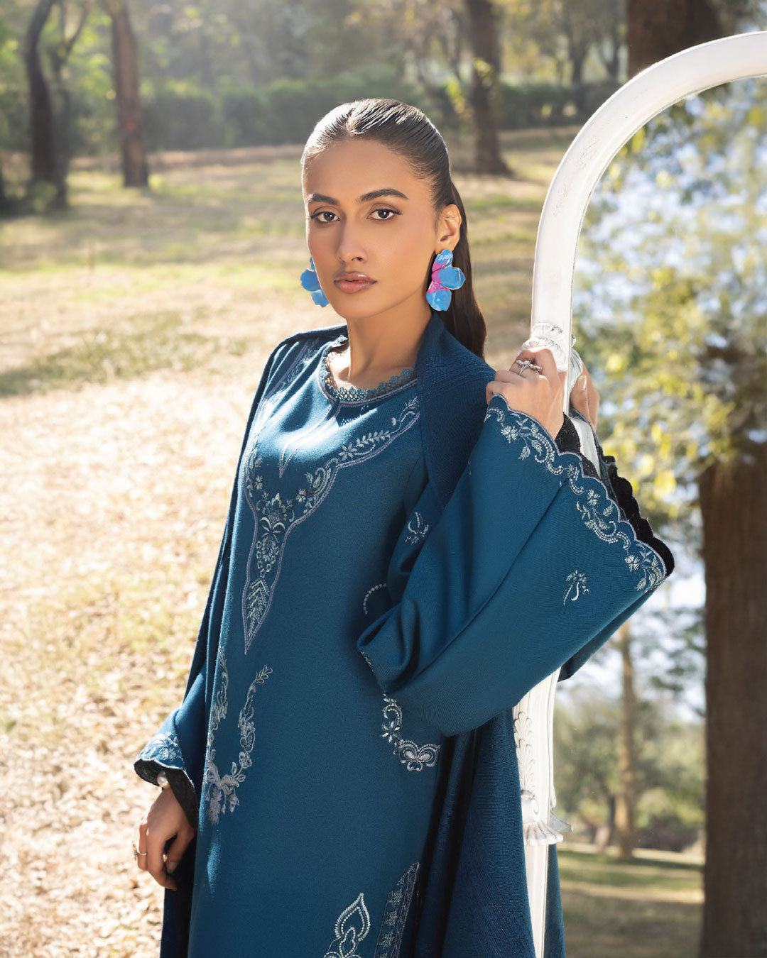 Shades of Joy by Nooré – Teal Blue / Peacock Blue